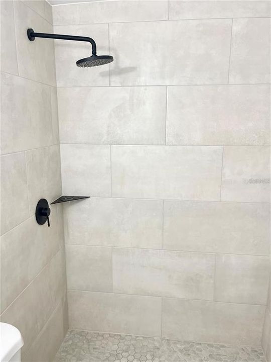 出租: $1,400 (2 贝兹, 1 浴室, 930 平方英尺)