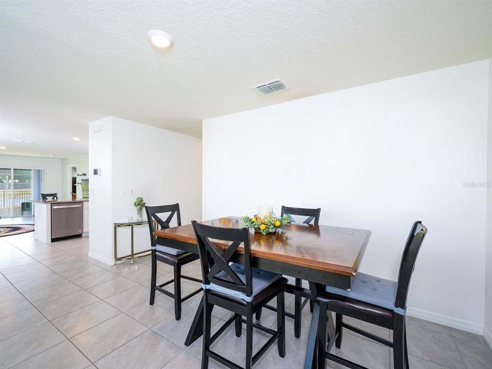 For Sale: $400,000 (3 beds, 2 baths, 1510 Square Feet)