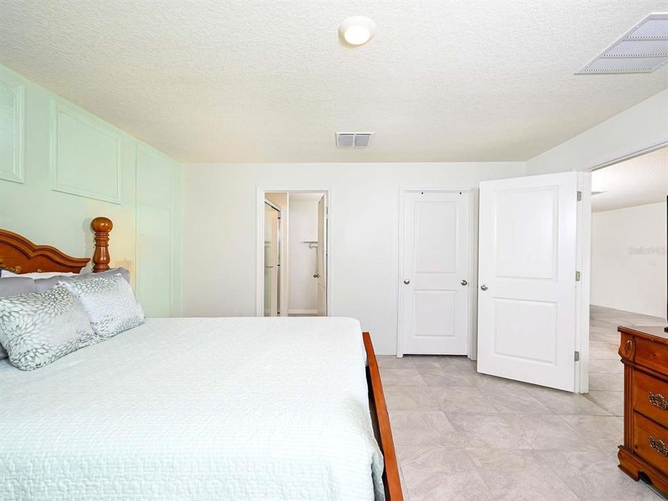 For Sale: $400,000 (3 beds, 2 baths, 1510 Square Feet)