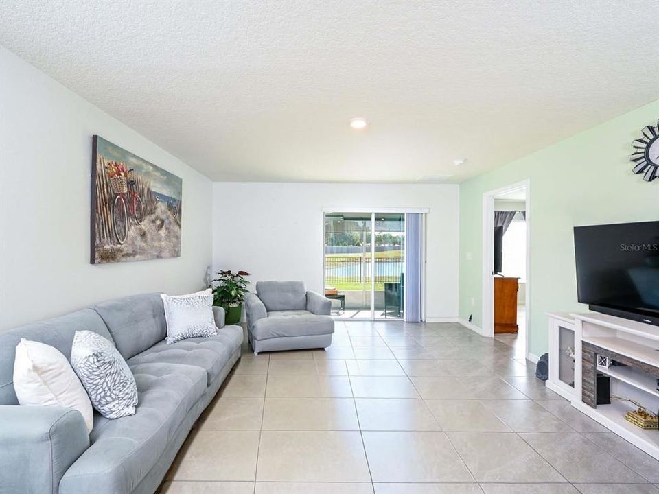 For Sale: $400,000 (3 beds, 2 baths, 1510 Square Feet)