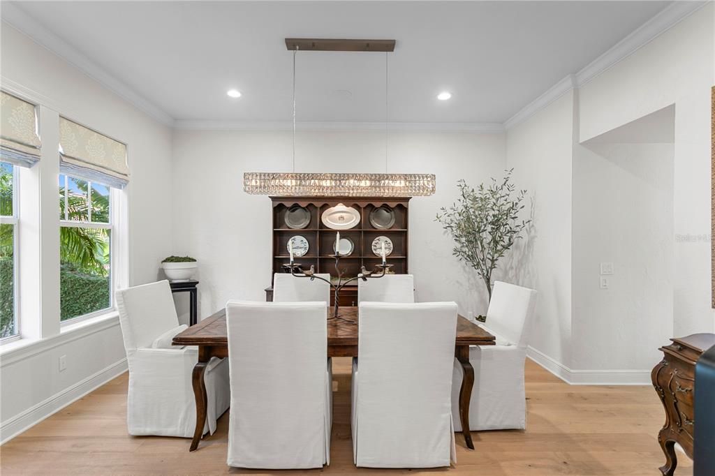 Activo con contrato: $2,350,000 (4 camas, 3 baños, 3461 Pies cuadrados)