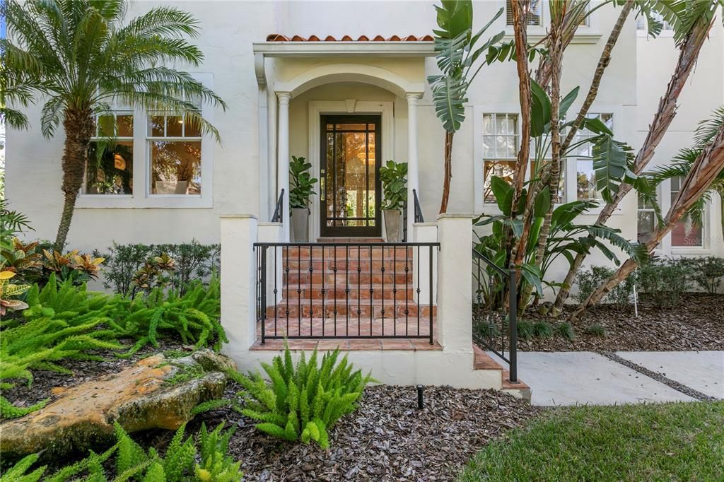 Activo con contrato: $2,350,000 (4 camas, 3 baños, 3461 Pies cuadrados)