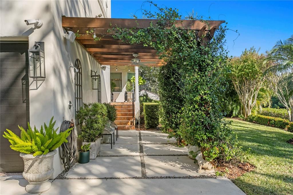 Activo con contrato: $2,350,000 (4 camas, 3 baños, 3461 Pies cuadrados)