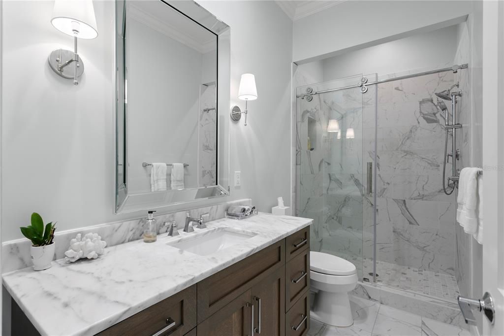 Activo con contrato: $2,350,000 (4 camas, 3 baños, 3461 Pies cuadrados)