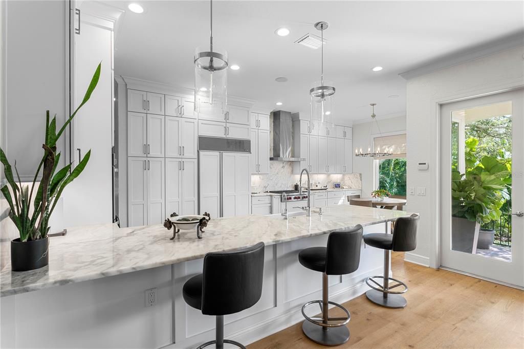 Activo con contrato: $2,350,000 (4 camas, 3 baños, 3461 Pies cuadrados)