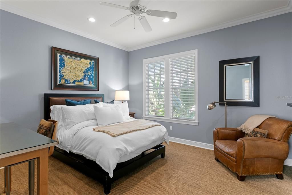 Activo con contrato: $2,350,000 (4 camas, 3 baños, 3461 Pies cuadrados)