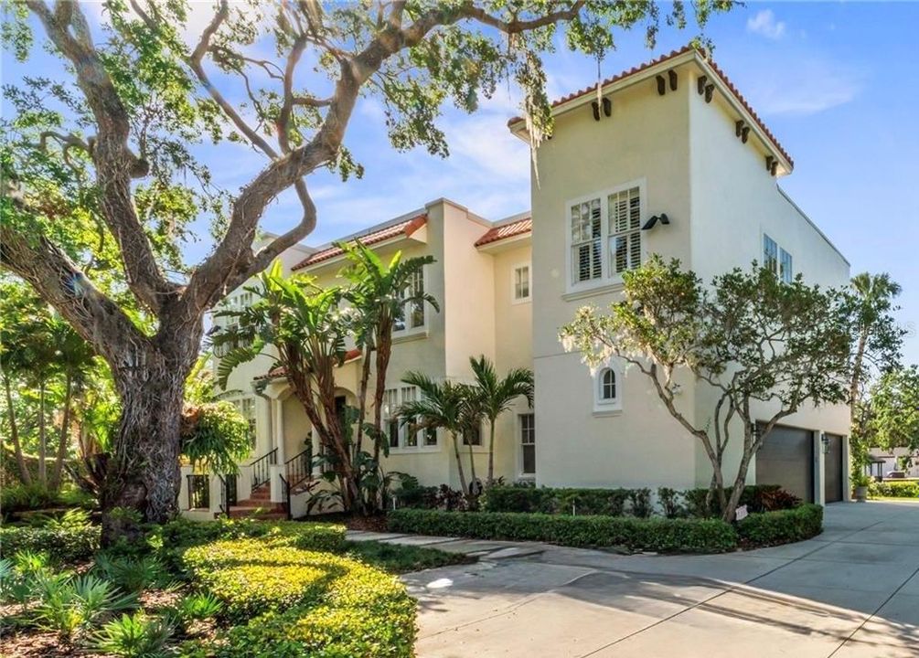 Activo con contrato: $2,350,000 (4 camas, 3 baños, 3461 Pies cuadrados)