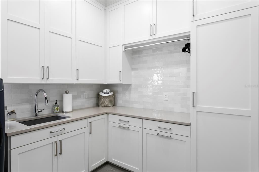 Activo con contrato: $2,350,000 (4 camas, 3 baños, 3461 Pies cuadrados)