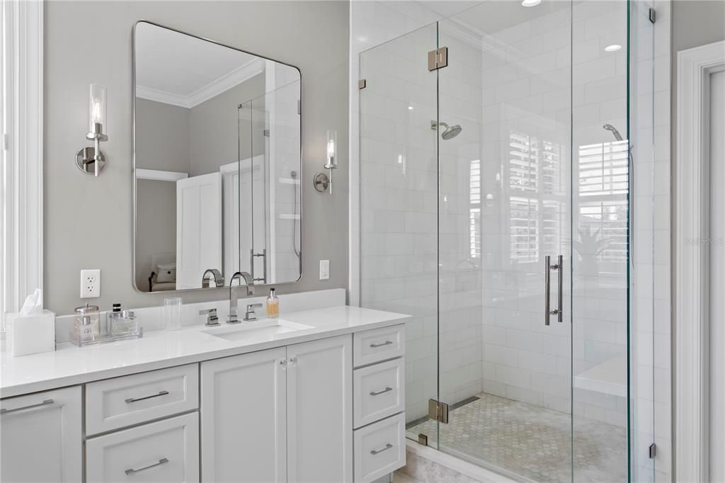 Activo con contrato: $2,350,000 (4 camas, 3 baños, 3461 Pies cuadrados)