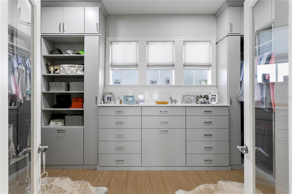 Activo con contrato: $2,350,000 (4 camas, 3 baños, 3461 Pies cuadrados)