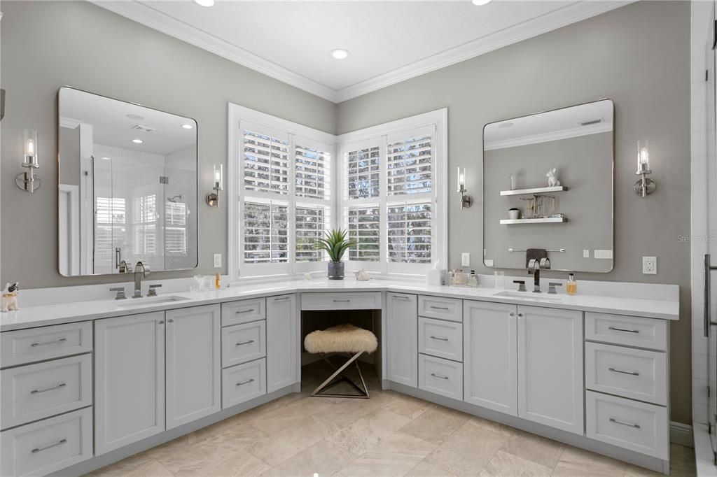 Activo con contrato: $2,350,000 (4 camas, 3 baños, 3461 Pies cuadrados)