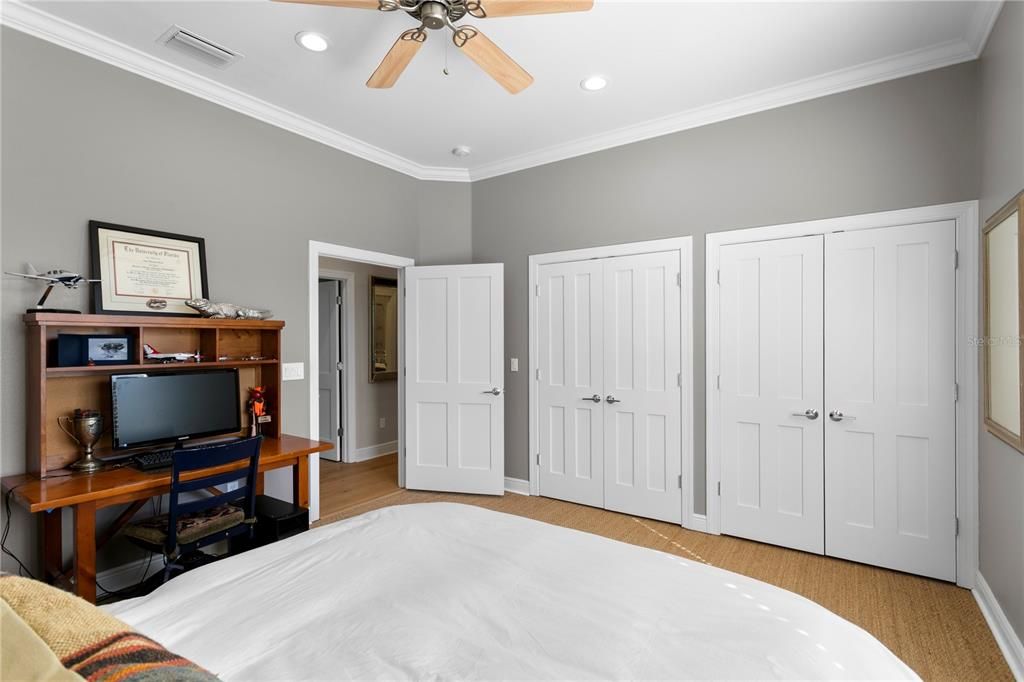 Activo con contrato: $2,350,000 (4 camas, 3 baños, 3461 Pies cuadrados)