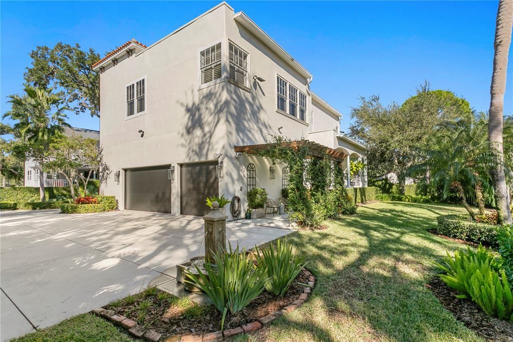 Activo con contrato: $2,350,000 (4 camas, 3 baños, 3461 Pies cuadrados)