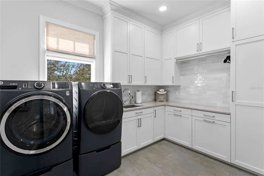 Activo con contrato: $2,350,000 (4 camas, 3 baños, 3461 Pies cuadrados)