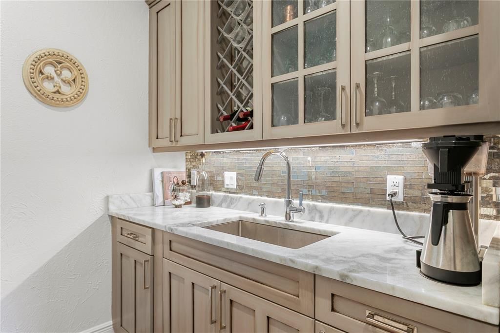 Activo con contrato: $2,350,000 (4 camas, 3 baños, 3461 Pies cuadrados)