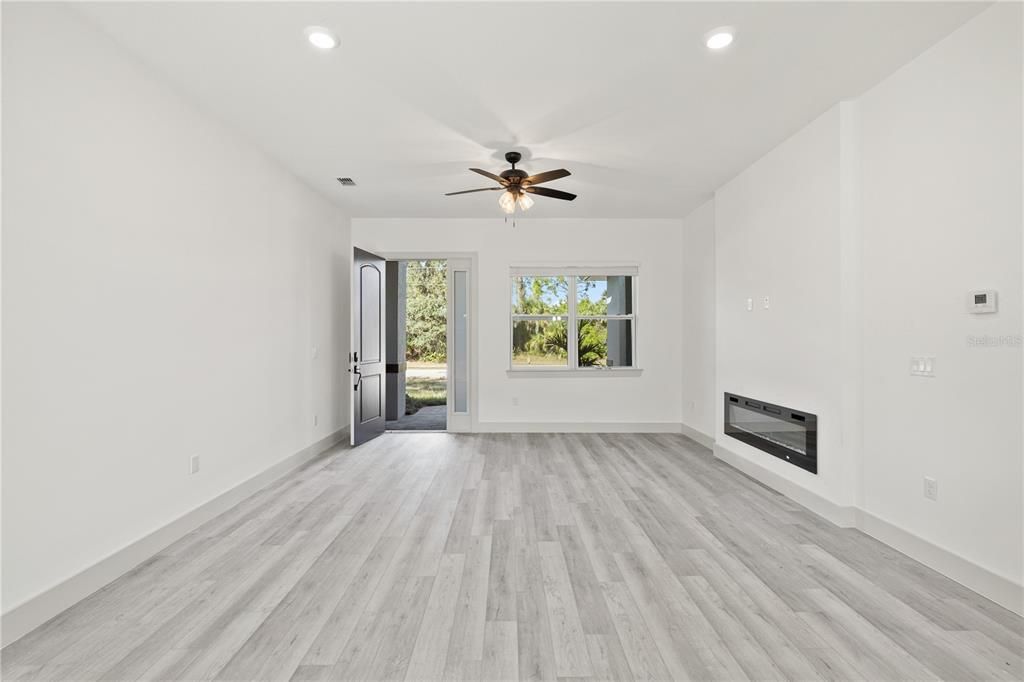 Active With Contract: $349,900 (4 beds, 2 baths, 1695 Square Feet)