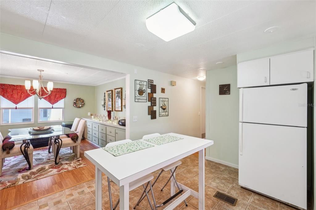 На продажу: $149,000 (2 спален, 2 ванн, 1272 Квадратных фут)