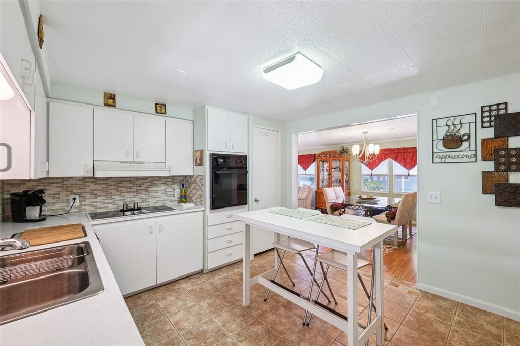 На продажу: $149,000 (2 спален, 2 ванн, 1272 Квадратных фут)