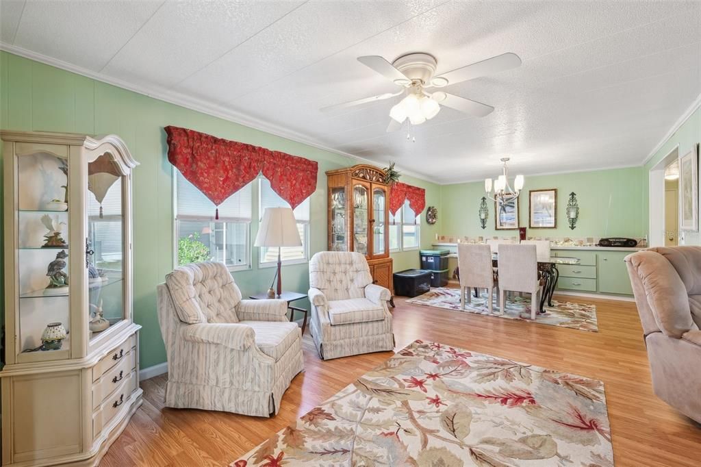 На продажу: $149,000 (2 спален, 2 ванн, 1272 Квадратных фут)