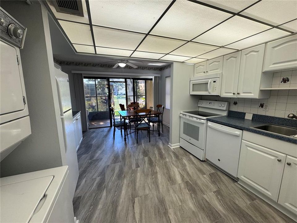 出租: $1,400 (2 贝兹, 2 浴室, 1050 平方英尺)