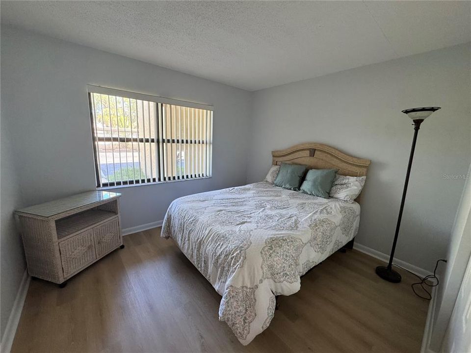 出租: $1,400 (2 贝兹, 2 浴室, 1050 平方英尺)