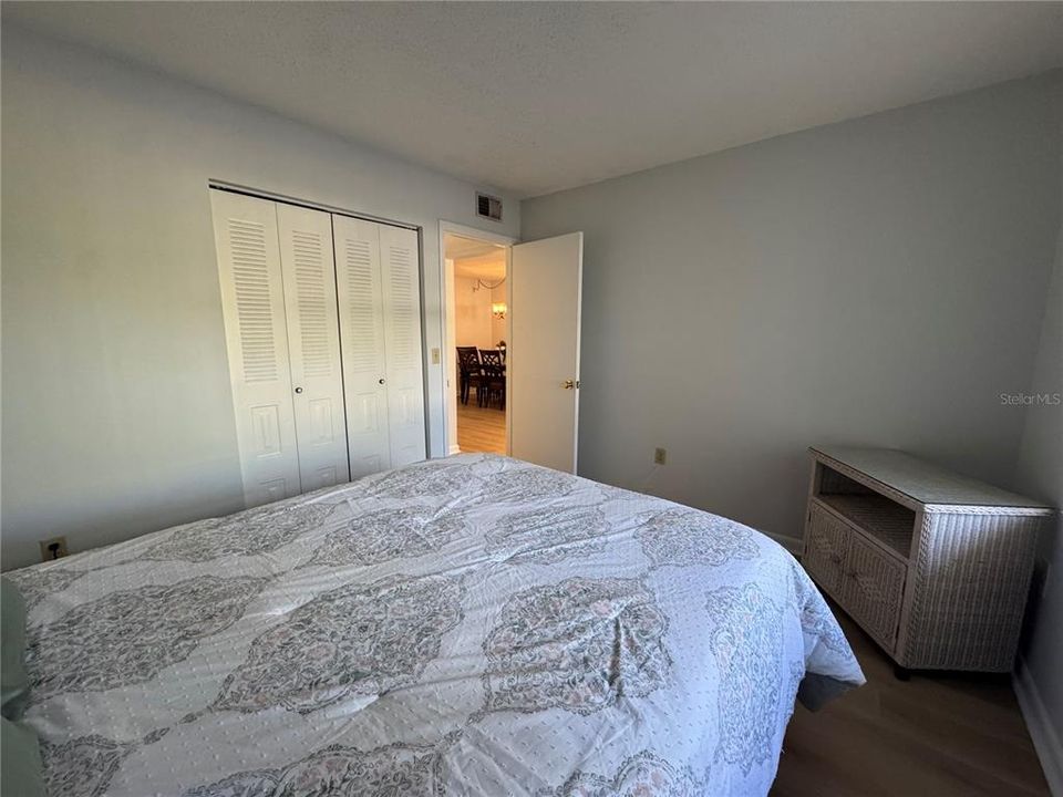 出租: $1,400 (2 贝兹, 2 浴室, 1050 平方英尺)