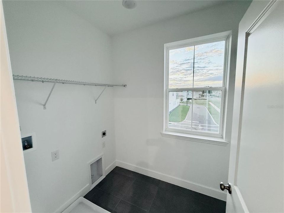 出租: $3,900 (5 贝兹, 4 浴室, 2148 平方英尺)