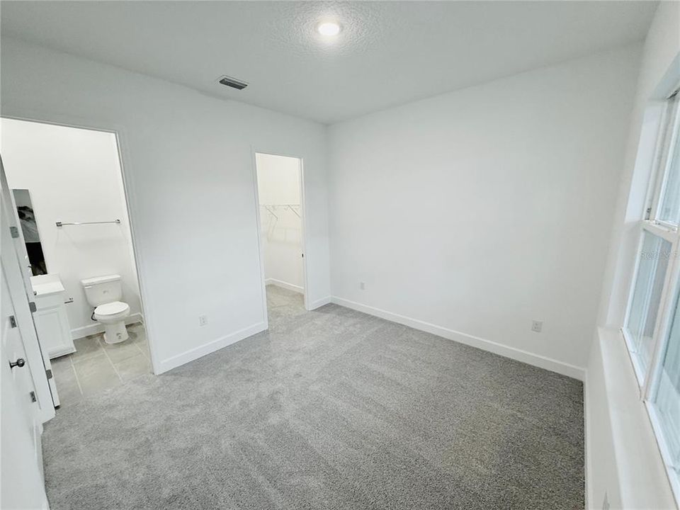 出租: $3,900 (5 贝兹, 4 浴室, 2148 平方英尺)