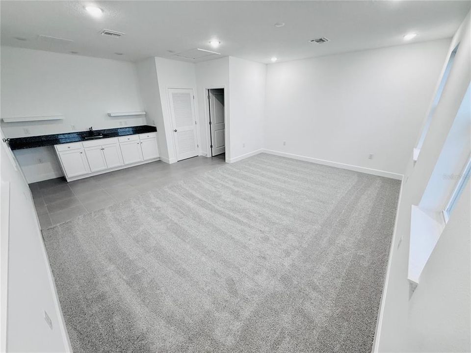 出租: $3,900 (5 贝兹, 4 浴室, 2148 平方英尺)