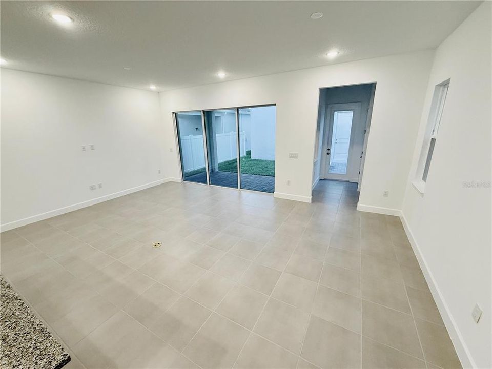 出租: $3,900 (5 贝兹, 4 浴室, 2148 平方英尺)