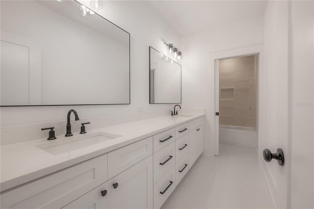 На продажу: $772,000 (3 спален, 2 ванн, 2376 Квадратных фут)