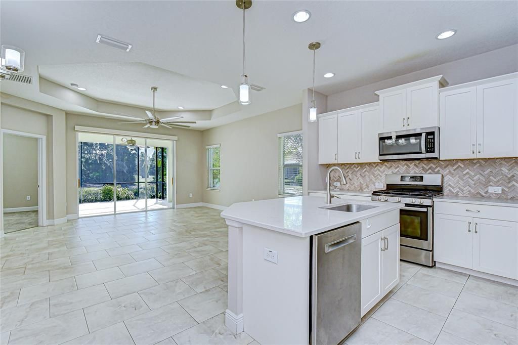 На продажу: $369,000 (2 спален, 2 ванн, 1525 Квадратных фут)