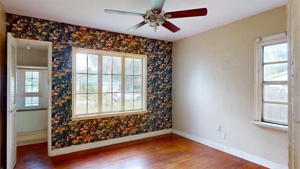 Active With Contract: $300,000 (2 beds, 1 baths, 1120 Square Feet)