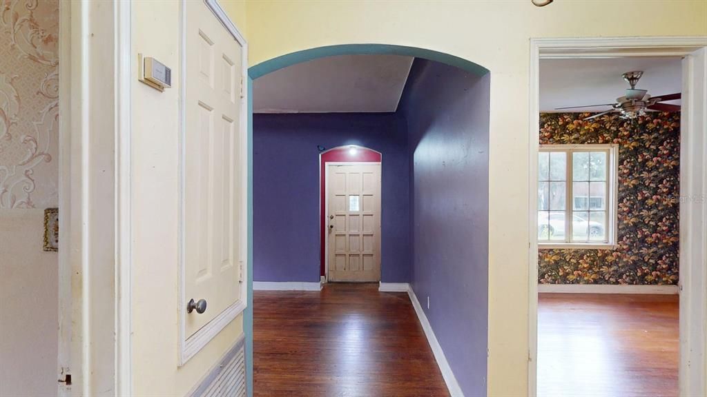 Active With Contract: $300,000 (2 beds, 1 baths, 1120 Square Feet)