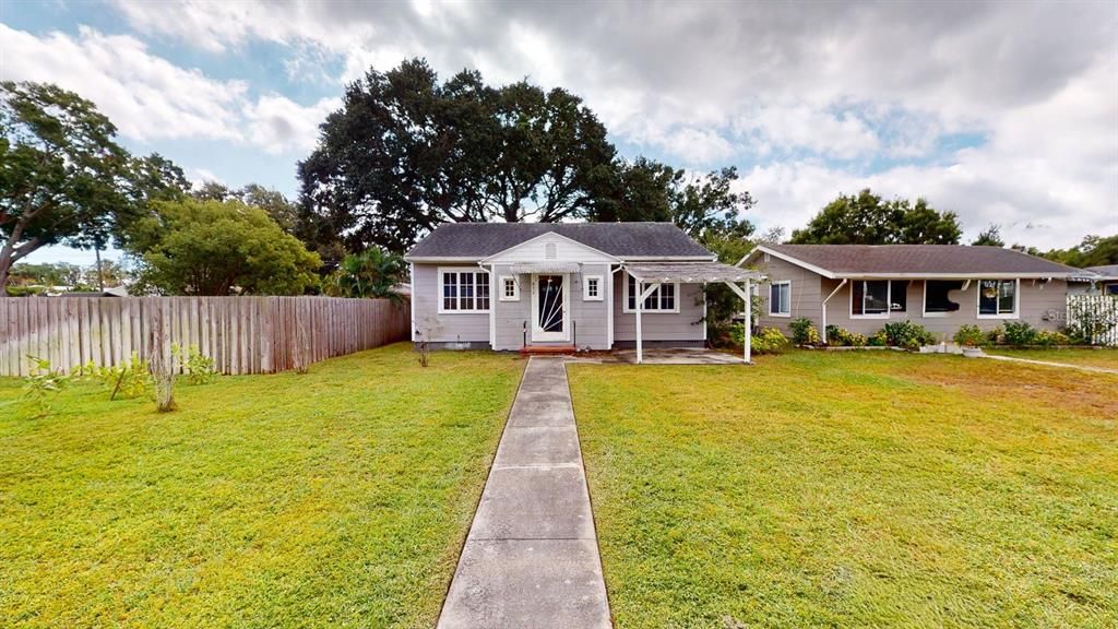 Active With Contract: $300,000 (2 beds, 1 baths, 1120 Square Feet)