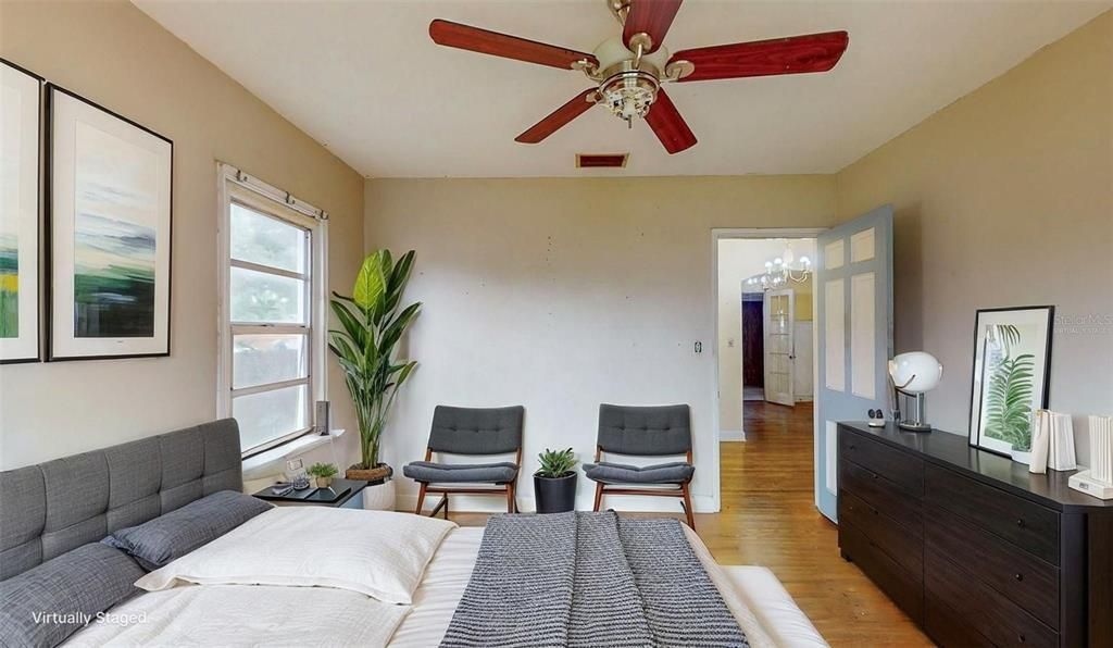 Active With Contract: $300,000 (2 beds, 1 baths, 1120 Square Feet)