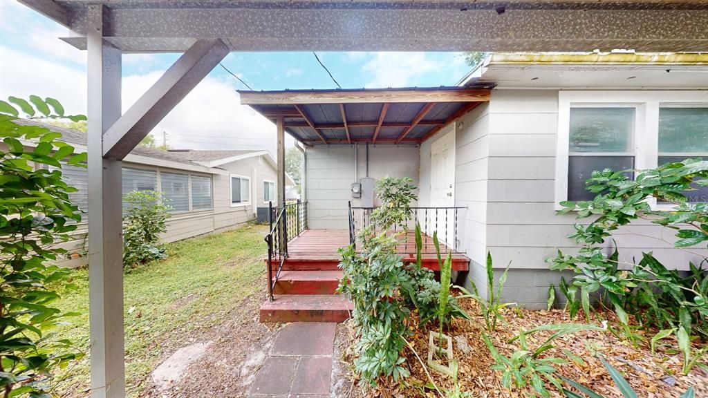 Active With Contract: $300,000 (2 beds, 1 baths, 1120 Square Feet)