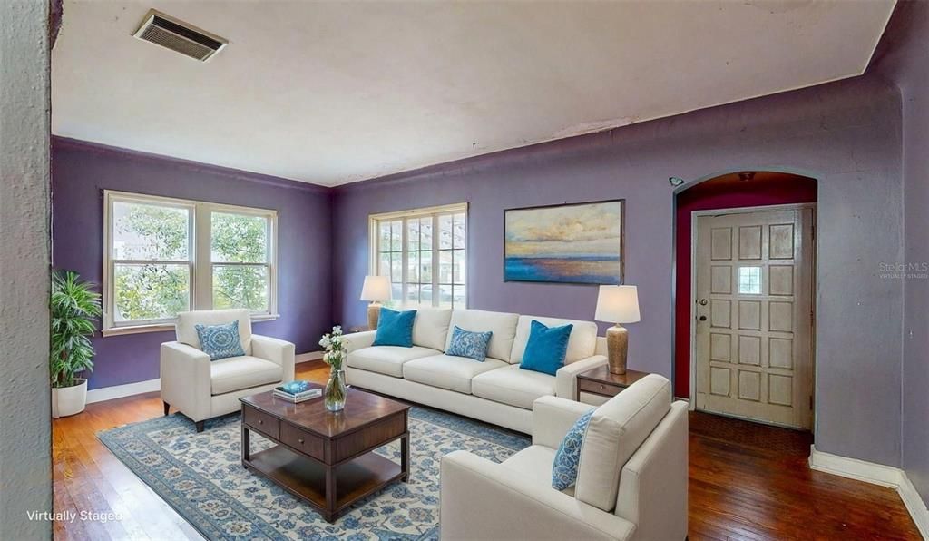 Active With Contract: $300,000 (2 beds, 1 baths, 1120 Square Feet)