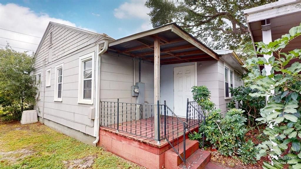 Active With Contract: $300,000 (2 beds, 1 baths, 1120 Square Feet)