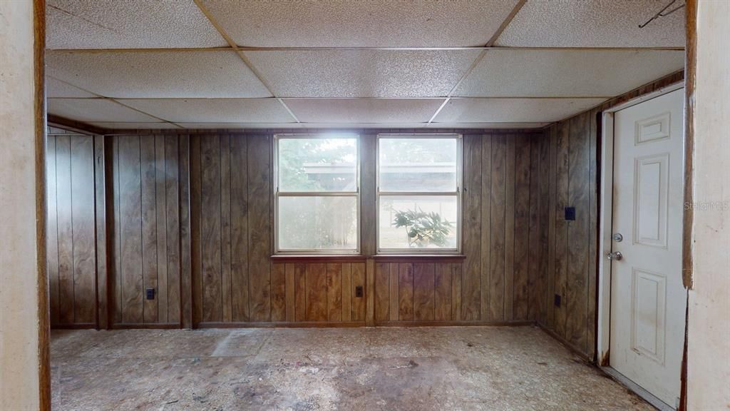 Active With Contract: $300,000 (2 beds, 1 baths, 1120 Square Feet)