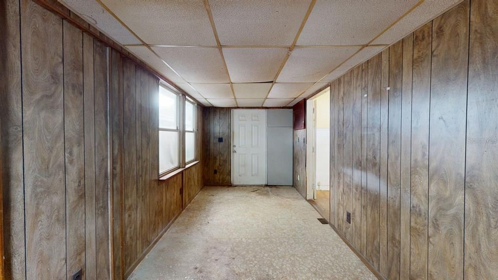 Active With Contract: $300,000 (2 beds, 1 baths, 1120 Square Feet)