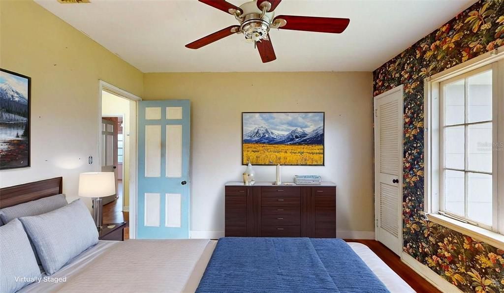 Active With Contract: $300,000 (2 beds, 1 baths, 1120 Square Feet)