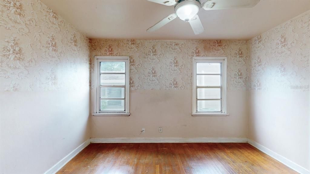 Active With Contract: $300,000 (2 beds, 1 baths, 1120 Square Feet)