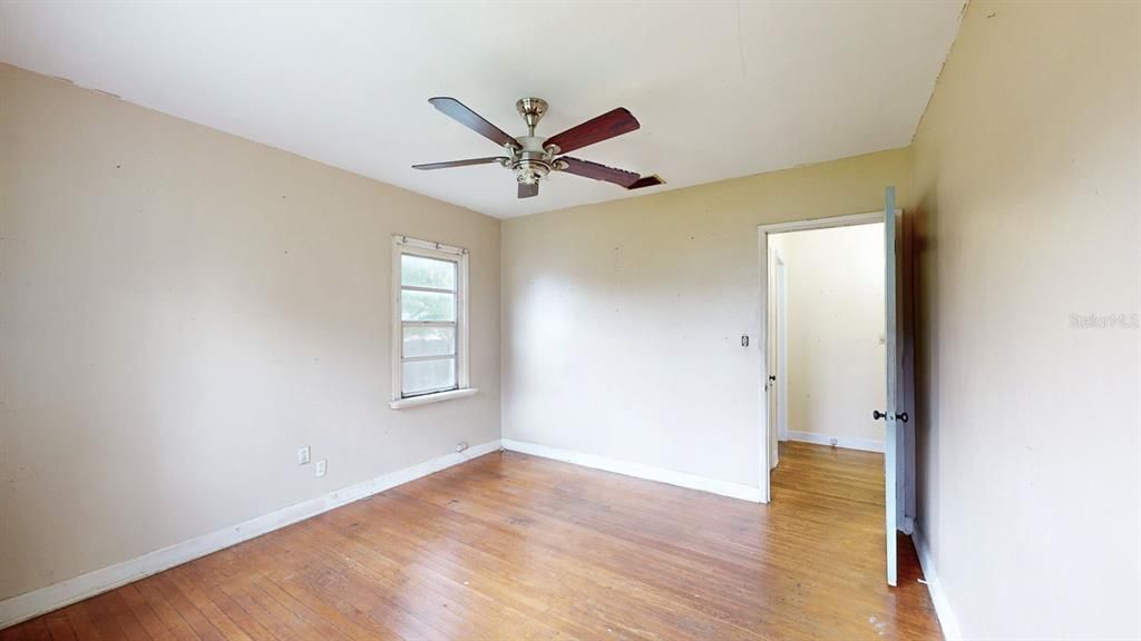 Active With Contract: $300,000 (2 beds, 1 baths, 1120 Square Feet)