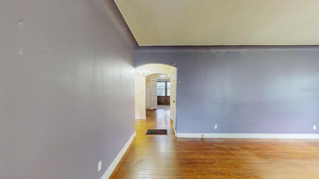 Active With Contract: $300,000 (2 beds, 1 baths, 1120 Square Feet)