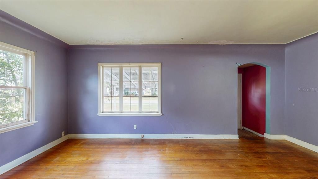 Active With Contract: $300,000 (2 beds, 1 baths, 1120 Square Feet)