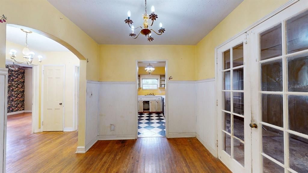 Active With Contract: $300,000 (2 beds, 1 baths, 1120 Square Feet)