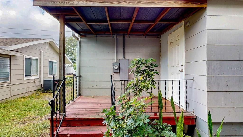 Active With Contract: $300,000 (2 beds, 1 baths, 1120 Square Feet)