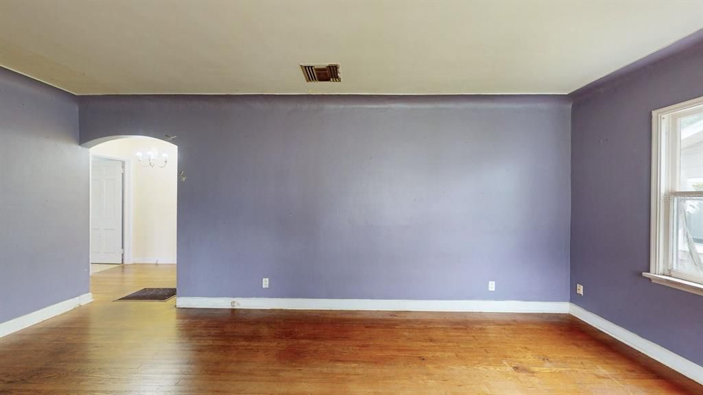 Active With Contract: $300,000 (2 beds, 1 baths, 1120 Square Feet)