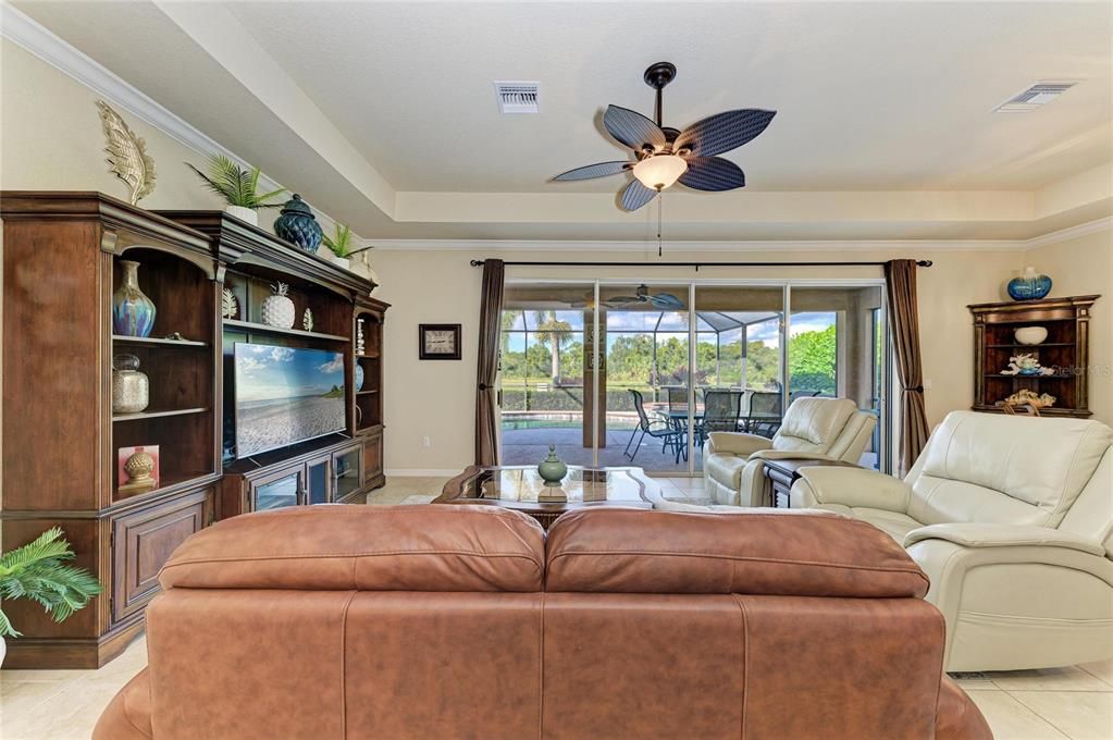 Под контрактом: $549,900 (3 спален, 2 ванн, 1866 Квадратных фут)